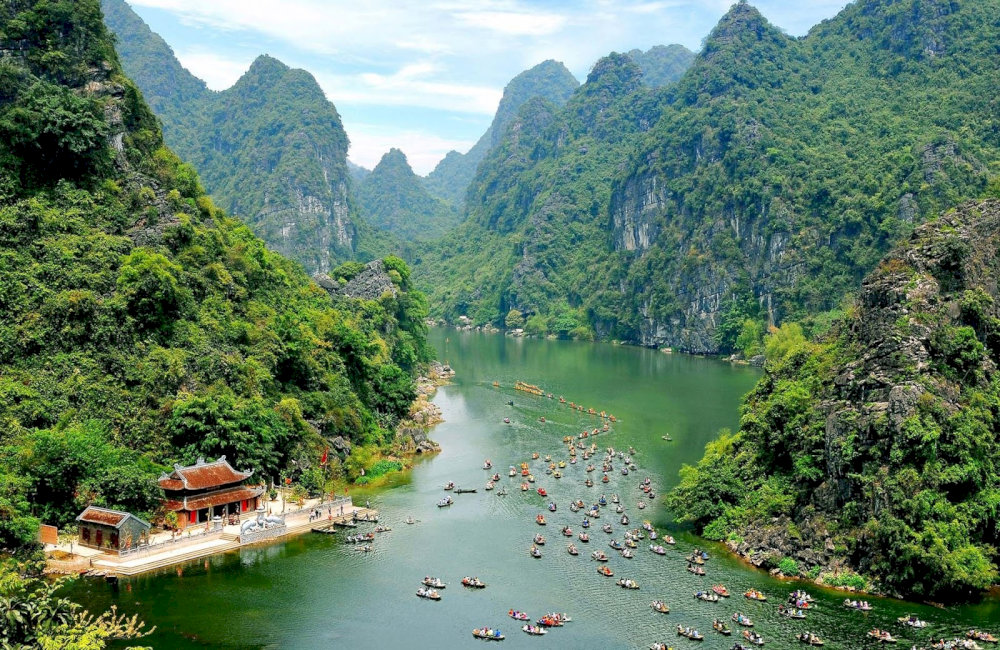 Trang An Ecotourism Complex is proudly a top stop for both local and international visitors returning to the ancient capital of Hoa Lu